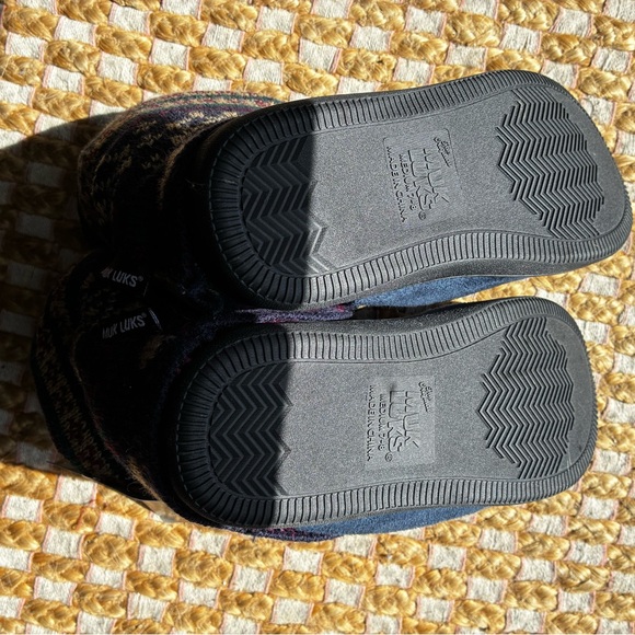 Muk Luks super soft slipper socks with rubber bottom - Picture 4 of 4